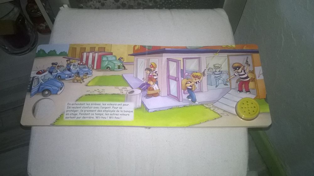 Livre Une journ&eacute;e avec La Police
Pour enfant
2010
Excelle Livres et BD