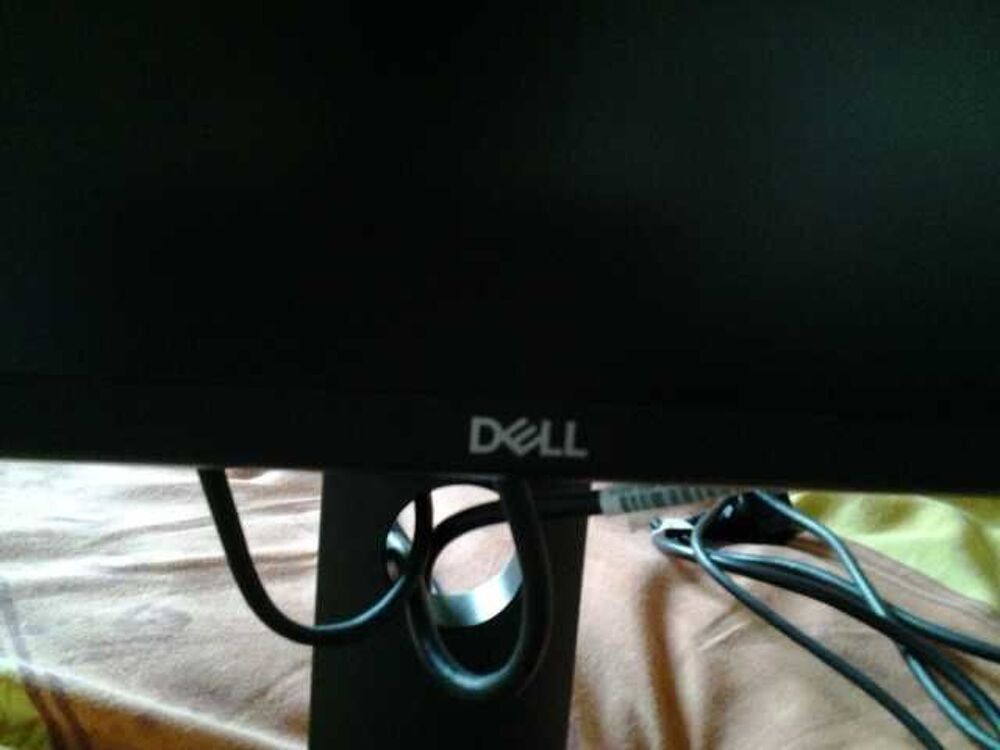 deux &eacute;crans comme neufs hp/ Dell Matériel informatique