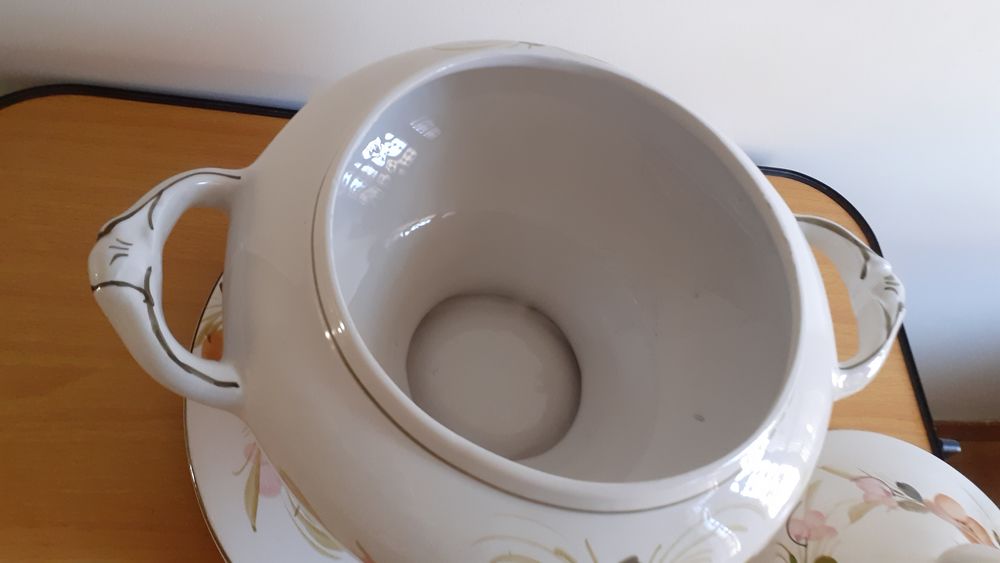 Soupi&egrave;re avec plat assorti Décoration