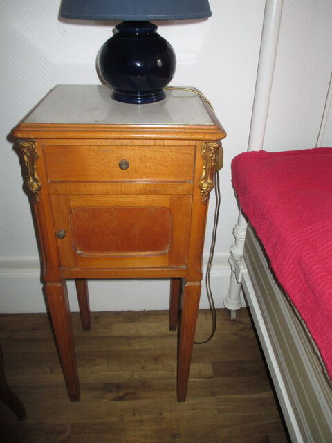 2 tables anciennes de chevet 60 Tonnay-Charente (17)
