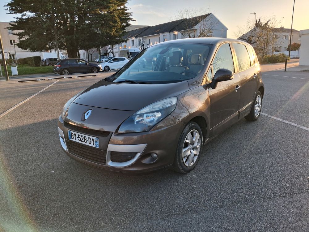 Sc&eacute;nic III Scenic III dCi 95 FAP eco2 Expression Euro 5 2011 2011 occasion 44000 Nantes