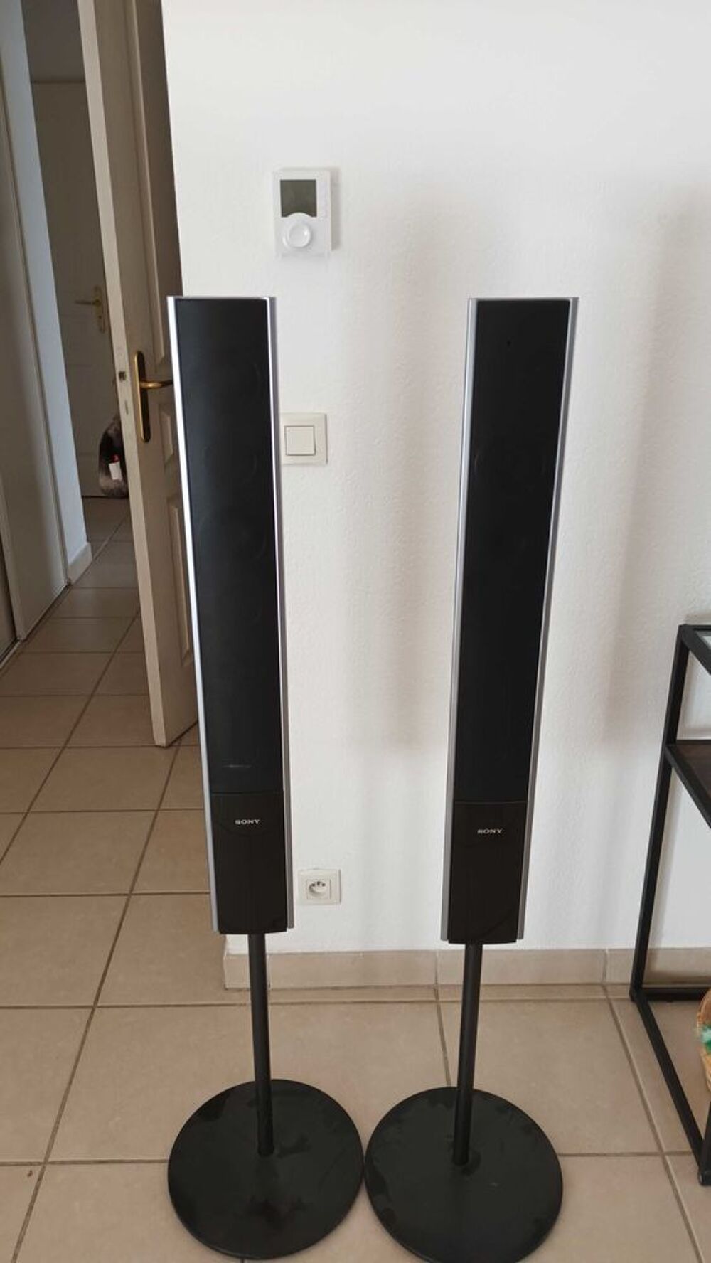 2 barres de son sur pied de marque Sony Audio et hifi