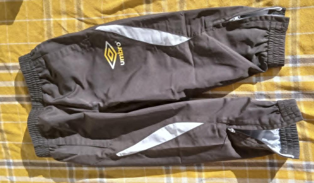 Surv&ecirc;tement Gar&ccedil;on Taille 94 de la Marque " Umbro " Vêtements enfants