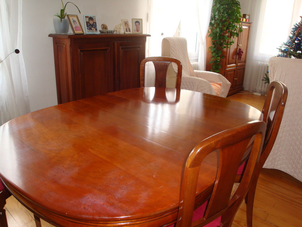 TABLE EN MERISIER MASSIF Meubles