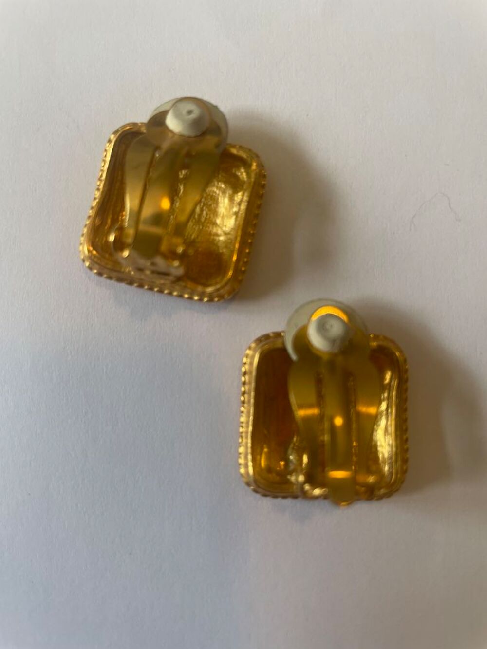 BO Boucles d'Oreilles carr&eacute; avec liser&eacute; SR grav&eacute; dor&eacute; RYKIEL Bijoux et montres