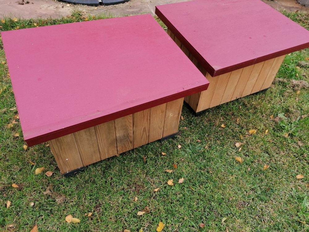LOT DE 2 NICHES EN BOIS 
POUR CHATS OU PETITS CHIENS Jardin