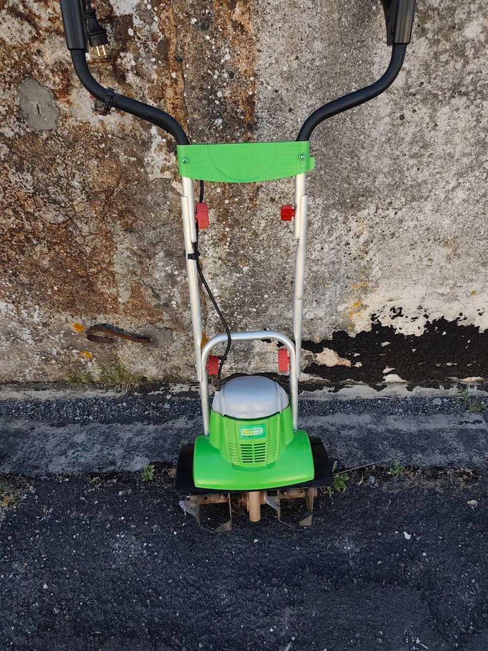 Motobineuse &eacute;lectrique. tr&egrave;s bon &eacute;tat. Jardin