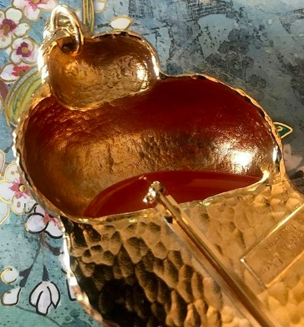 Broche Christian Dior "coquillage" vintage Bijoux et montres
