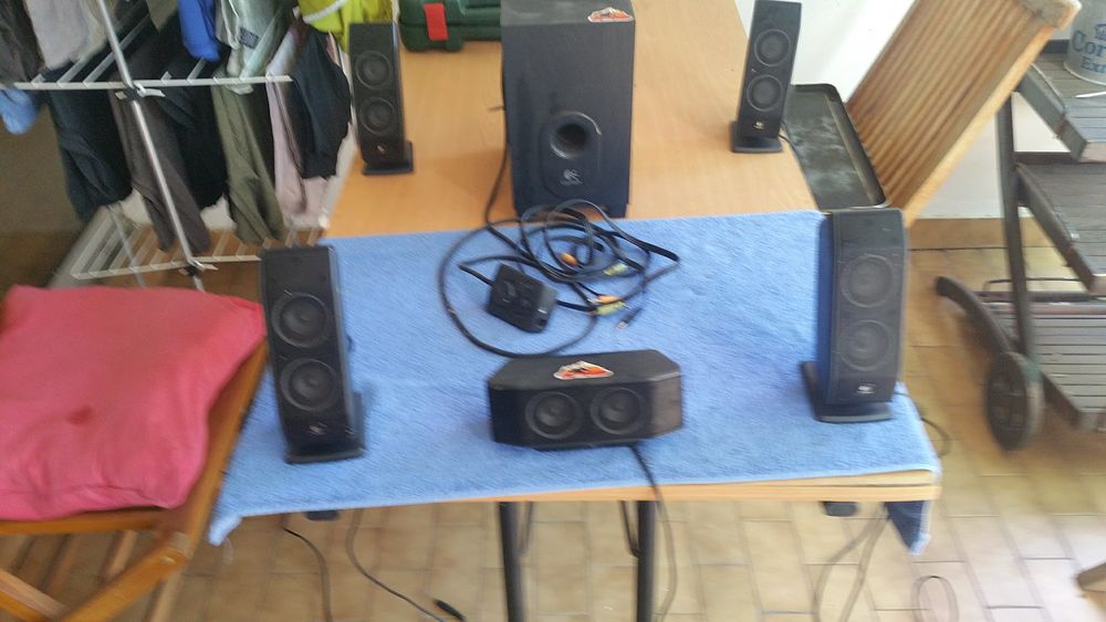 ENSEMBLE LOGITECH 5 /1 AVEC SA CARTE SON Audio et hifi