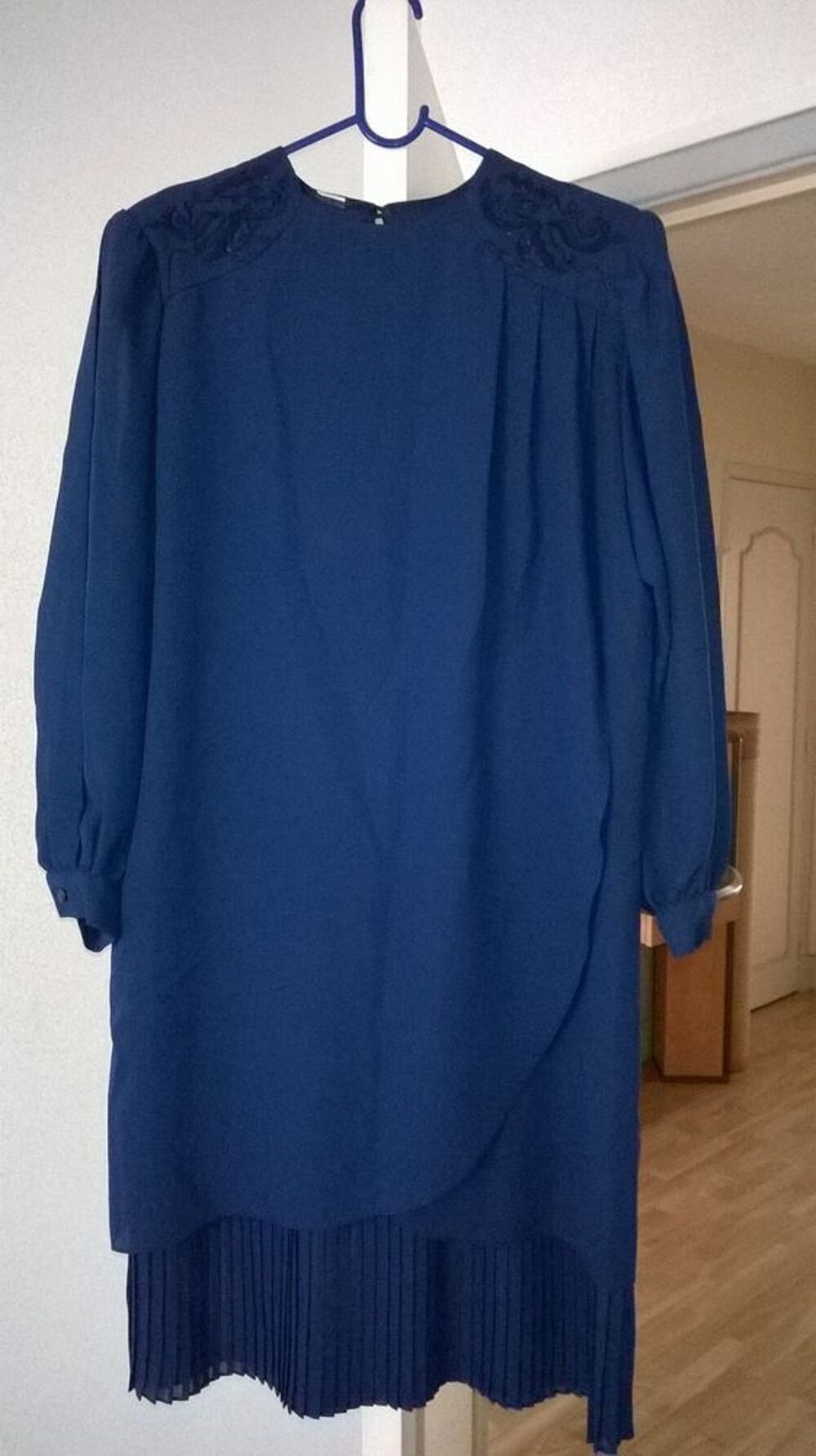 Belle robe de c&eacute;r&eacute;monie bleu marine neuve - taille 46 Vtements