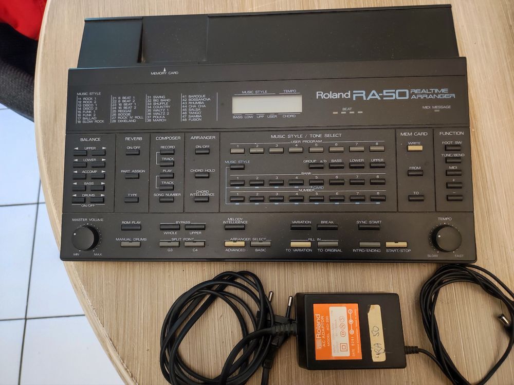 ROLAND RA 50
REAL TIME ARRANGER Instruments de musique