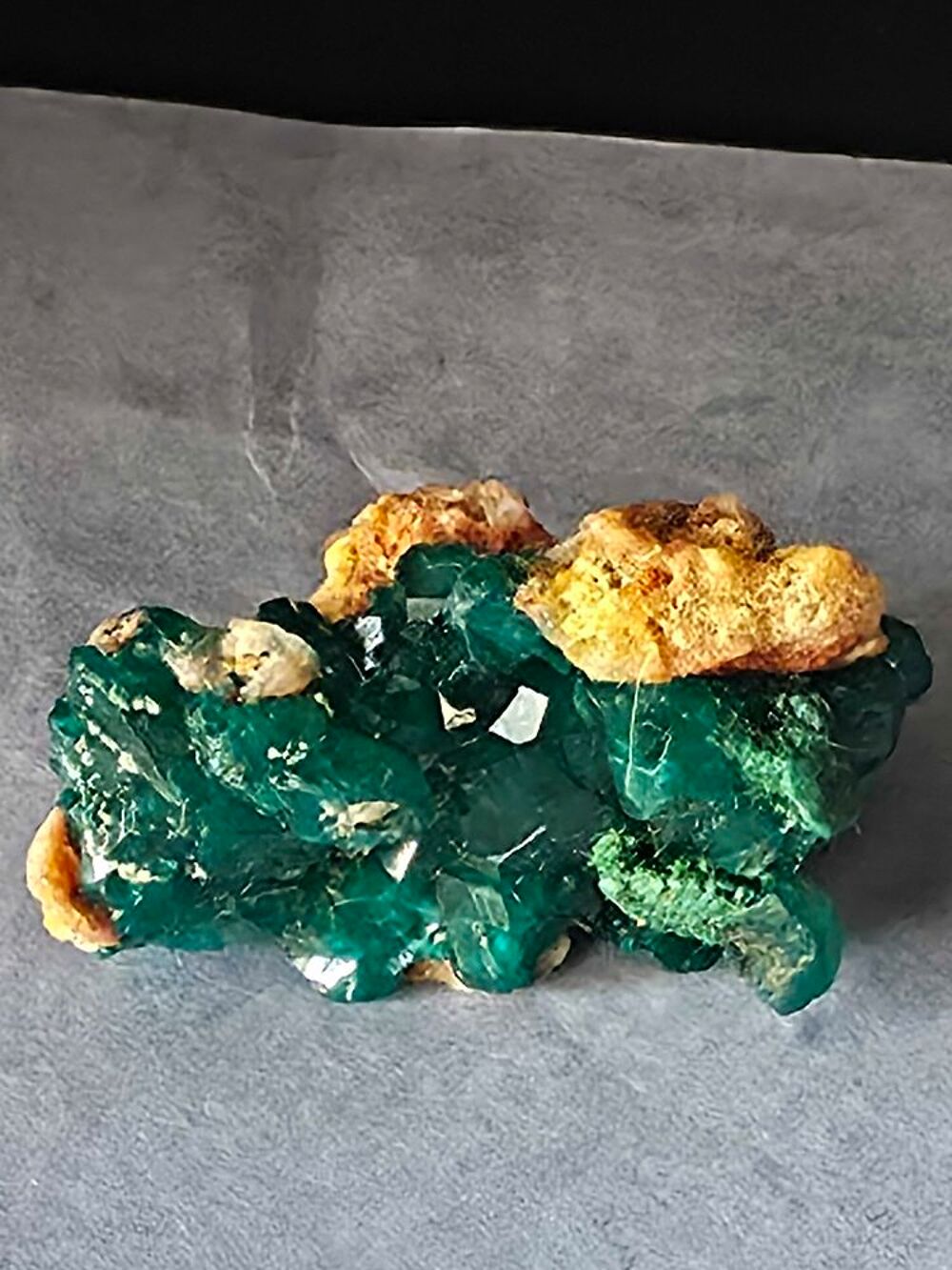 Dioptase Cristallis&eacute;e sur Matrice-Splendide Vert Emeraude du Katanga (10g) 