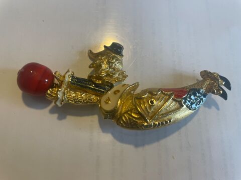 broche clown avec balle Muse Nationaux Antigona 165 Vigneux-sur-Seine (91)