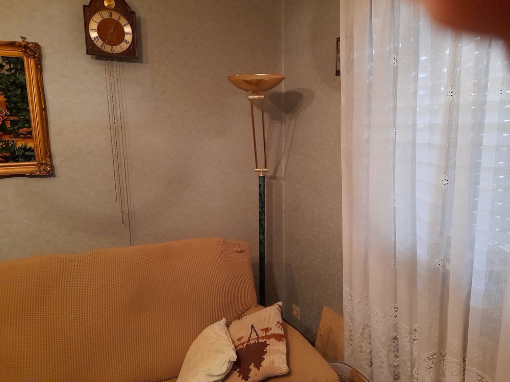 canap&eacute; et lampe Meubles