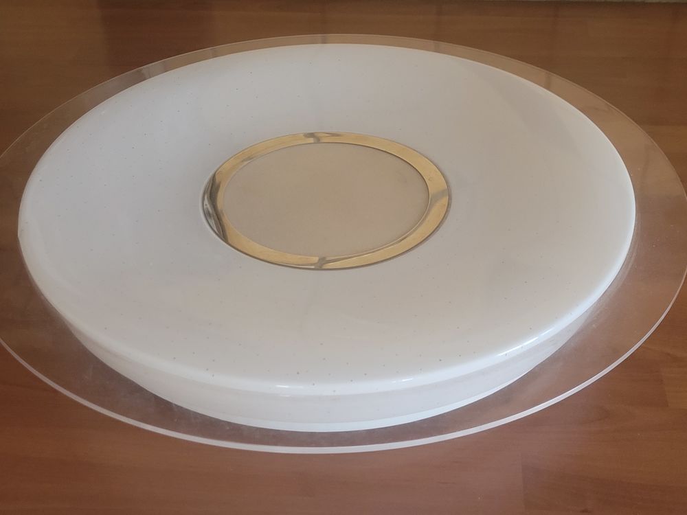 Plafonnier multicouleurs avec t&eacute;l&eacute;commande Décoration