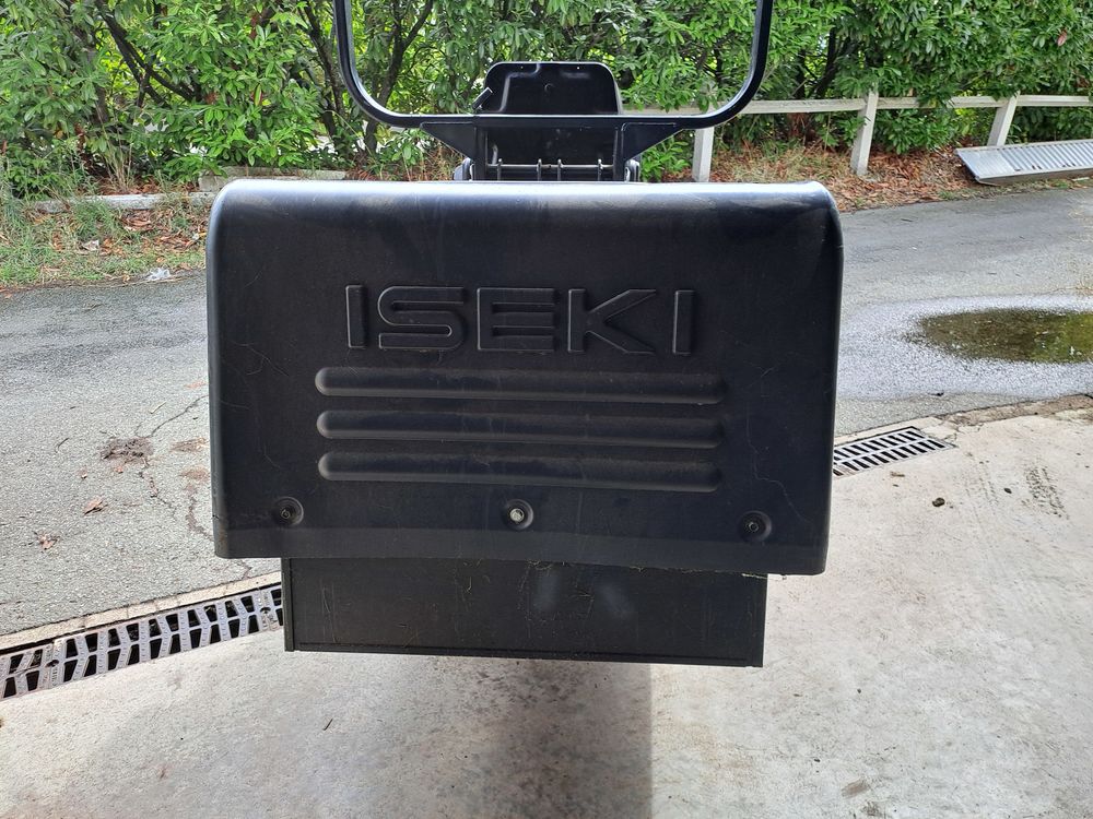 Tondeuse autoport&eacute;e ISEKI Jardin