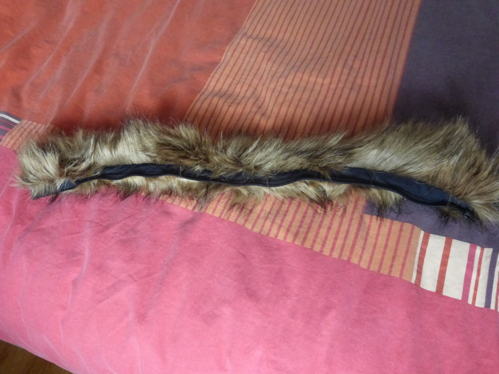 COL de capuche en fausse fourrure -homme ou femme- neuf Vêtements
