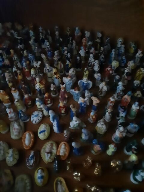 Collection d'environ 600 f�ves galettes des rois 0 Dijon (21)