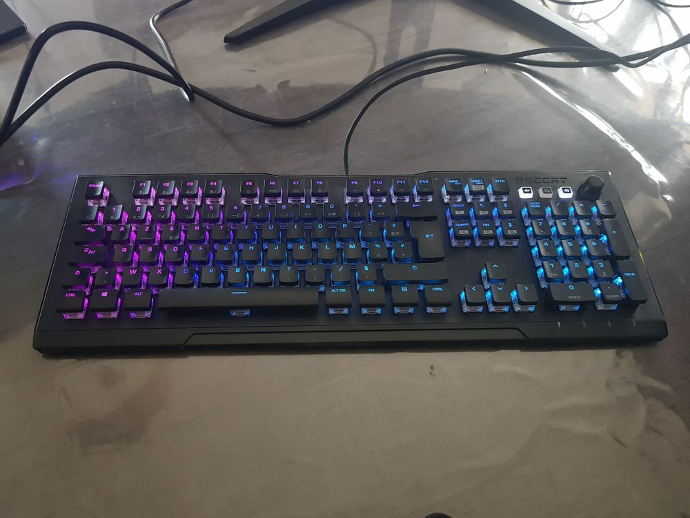 Clavier Roccat Vulcan 121 AIMO Switch Titan Speed + Souris R Matériel informatique