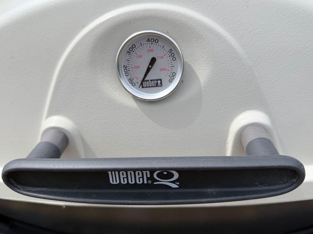 WEBER Q220 - Gaz-Stand Deluxe + Housse Weber Jardin