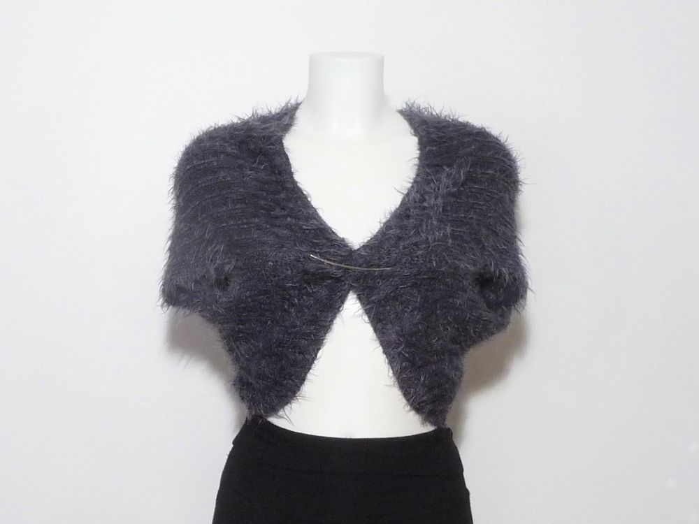 Gilet/ Bol&eacute;ro/ Veste Gris Fonc&eacute; &agrave; Longs Poils- Taille 38/40 Vêtements