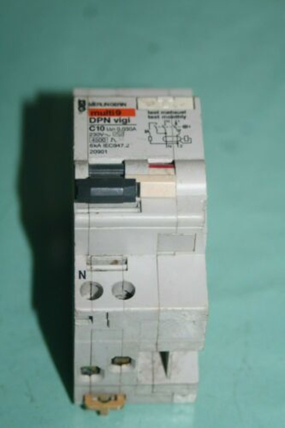Disjoncteur DPN vigi - C10A - 30mA Merlin Gerin 20901
Bricolage