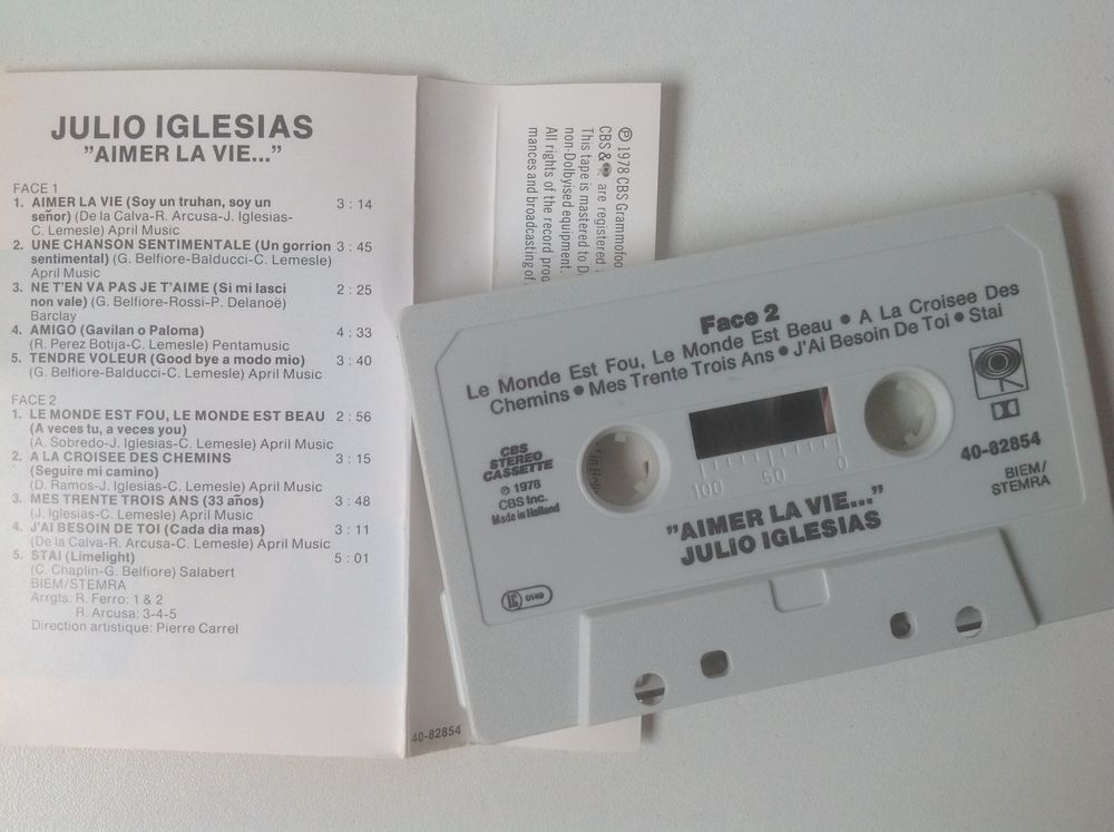 JULIO IGLESIAS AIMER LA VIE K7 AUDIO Envoi Possible
CD et vinyles