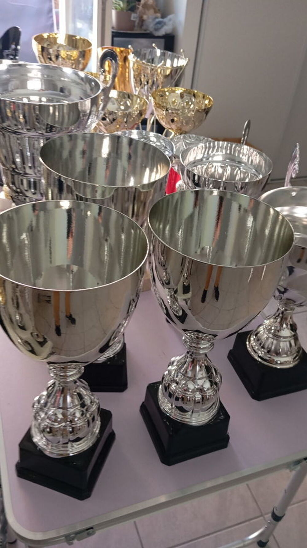 Lot de 70 coupes neuves 