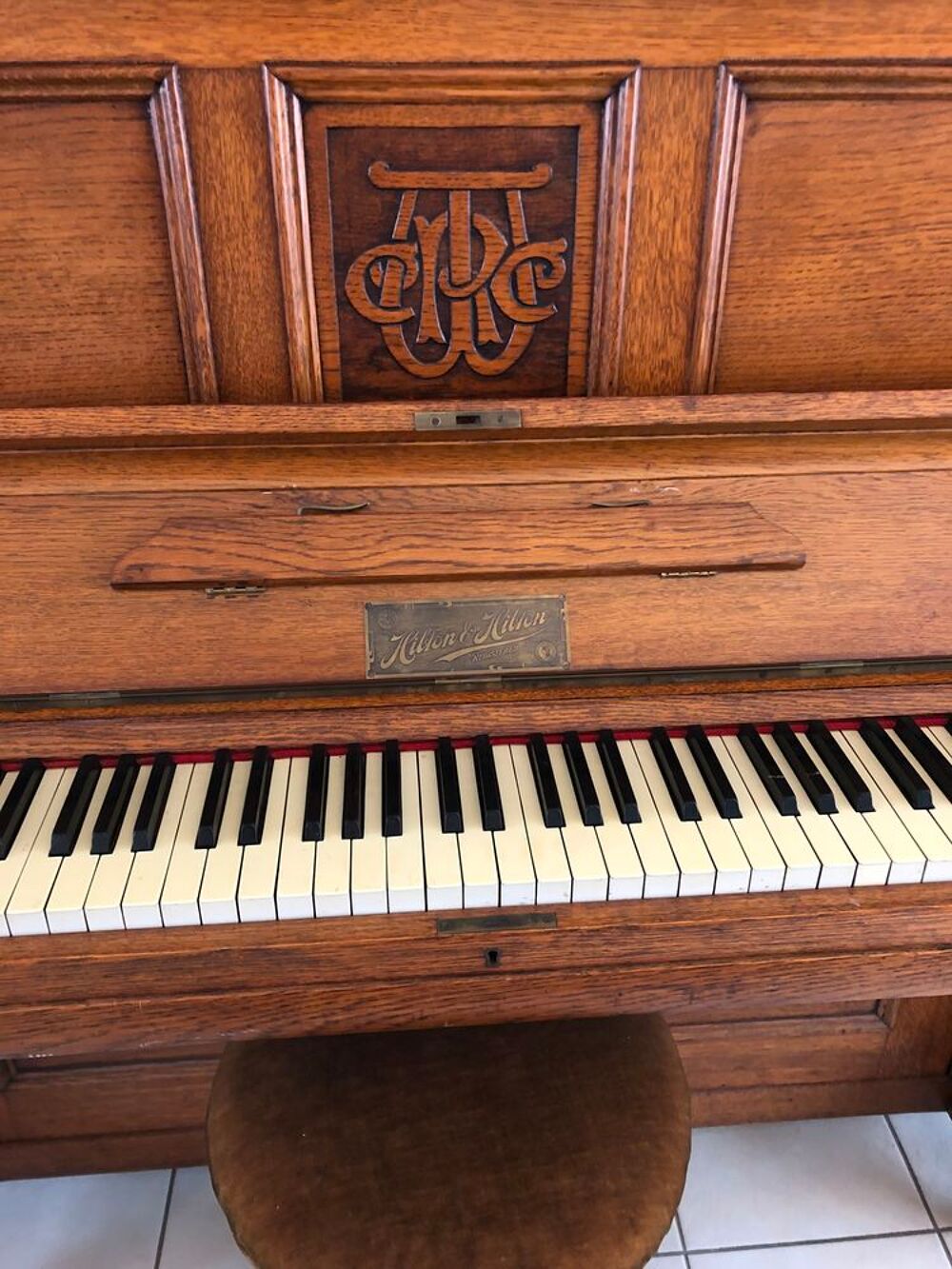 Piano droit Instruments de musique