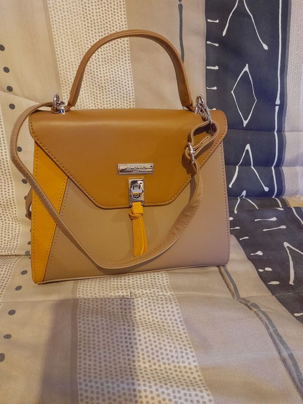Sac &agrave; main marron et jaune Maroquinerie