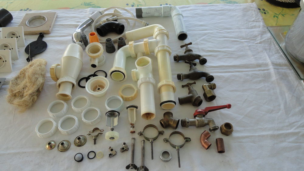 Lot de pi&egrave;ces &eacute;lectrique , plomberie et gaz Bricolage