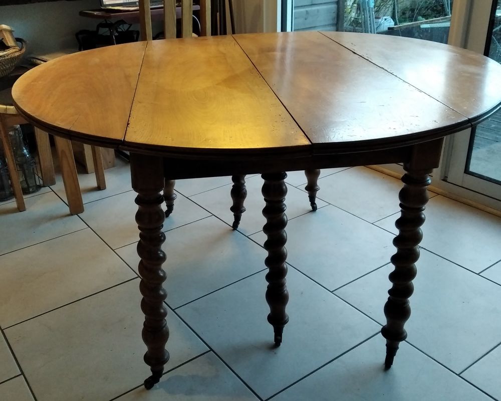 TABLE RONDE ANCIENNE NOYER Meubles