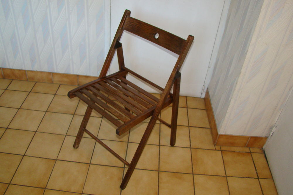 Chaise en bois pliante 
Meubles