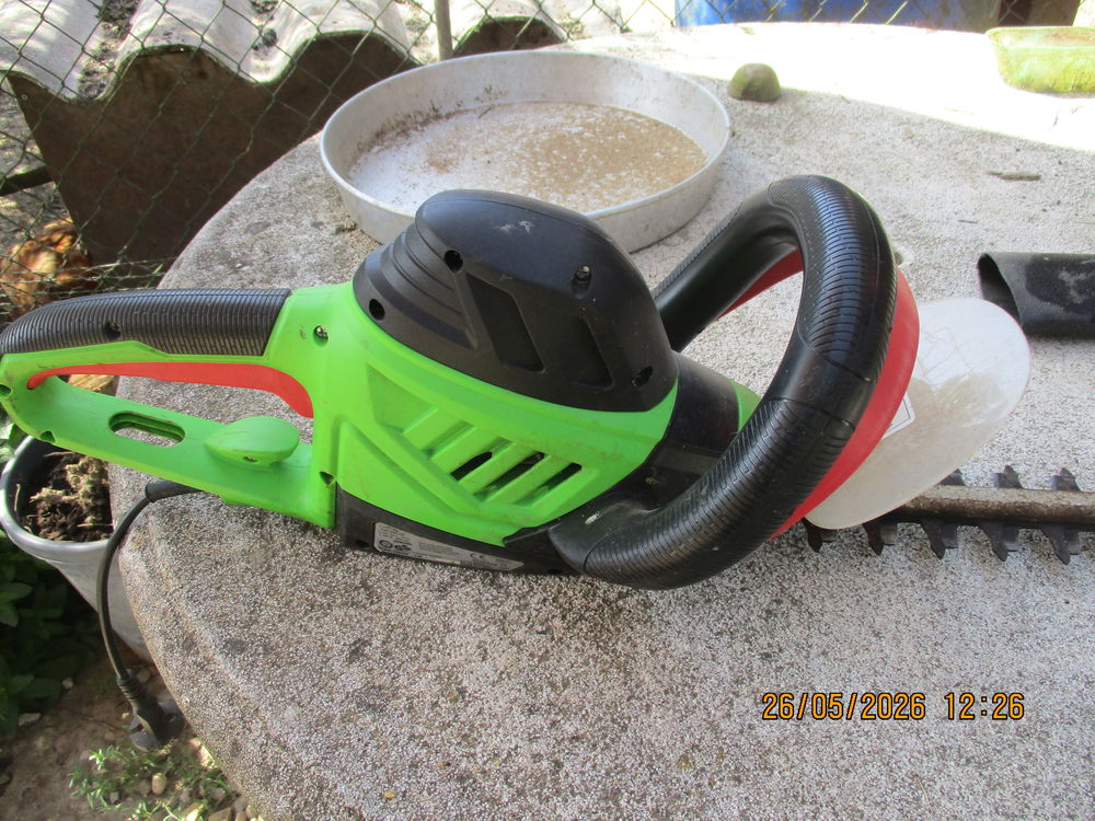 taille haie &eacute;lectrique (florabest) Jardin