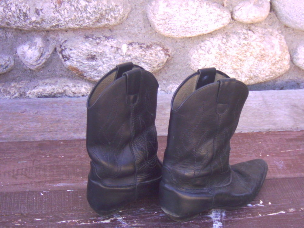 2 paires de santiag t : 40 t : 41 Chaussures