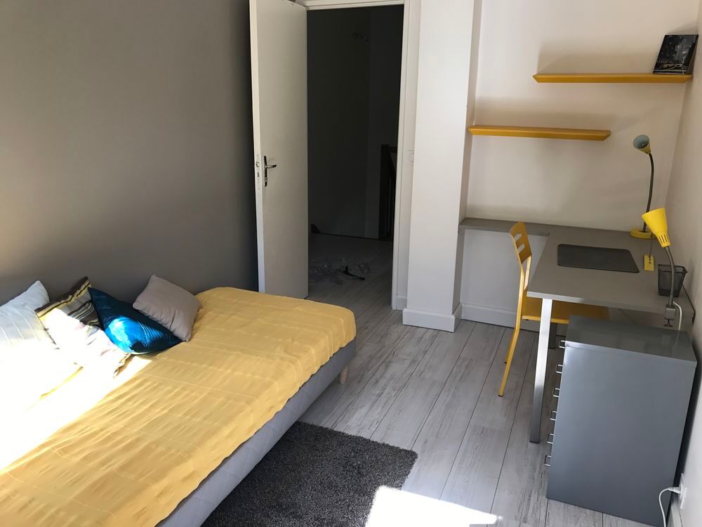Location Colocation Belle chambre dans maison avec grand jardin Cergy