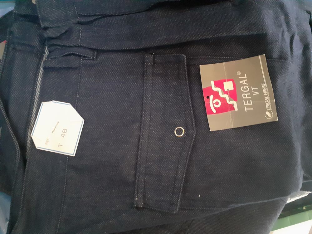 Pantalon de travail taille 48 type jeans neuf Vtements