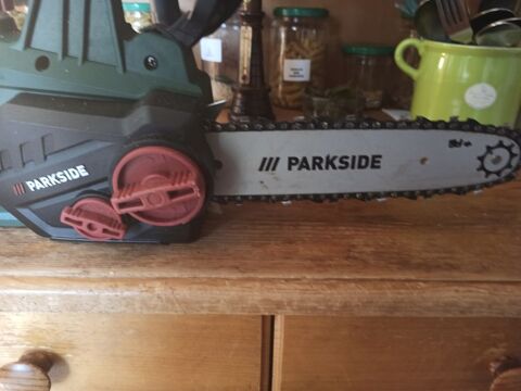 Trononneuse Parkside avec batterie et chargeur 
80 Gensac (33)