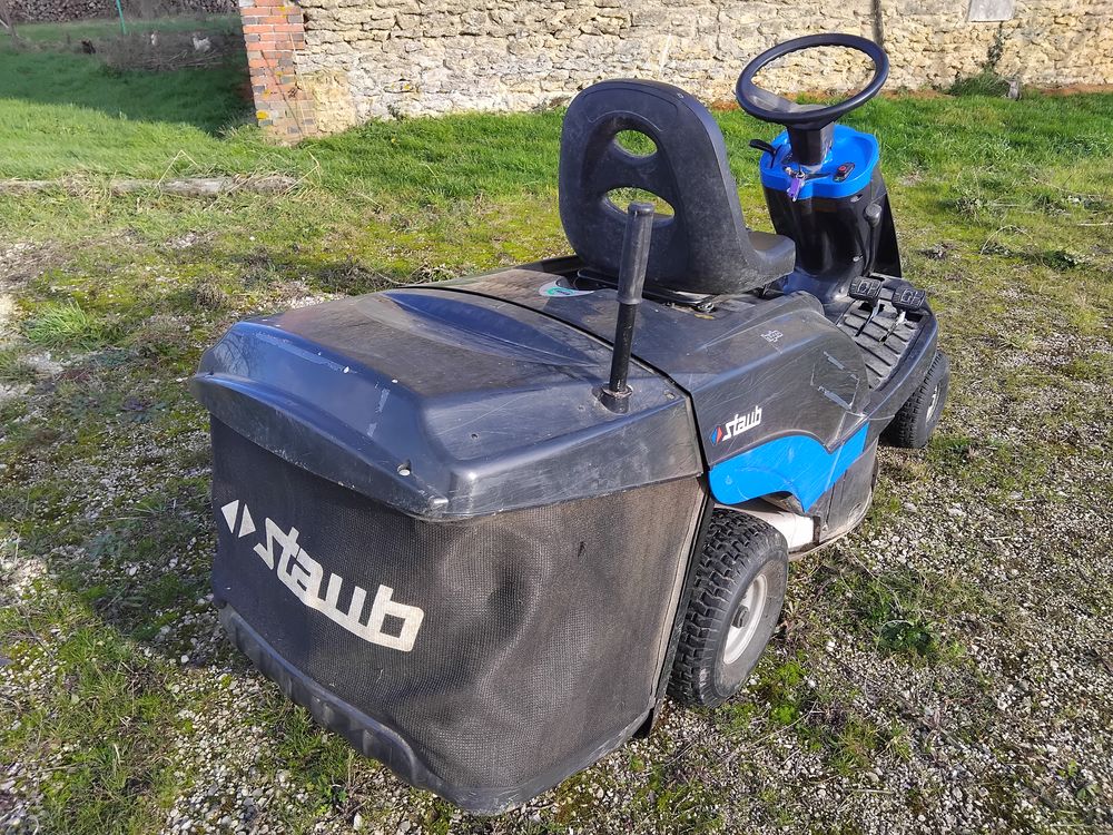 Tondeuse auto-port&eacute;e STAUB Jardin