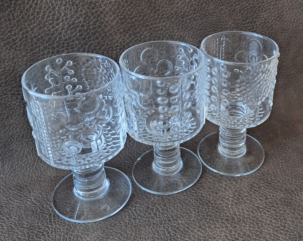 lot de 3 verres &agrave; liqueur Oiva Toikka s&eacute;rie Flora 