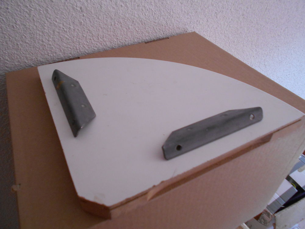 Etag&egrave;re d'angle maurale en bois Bricolage