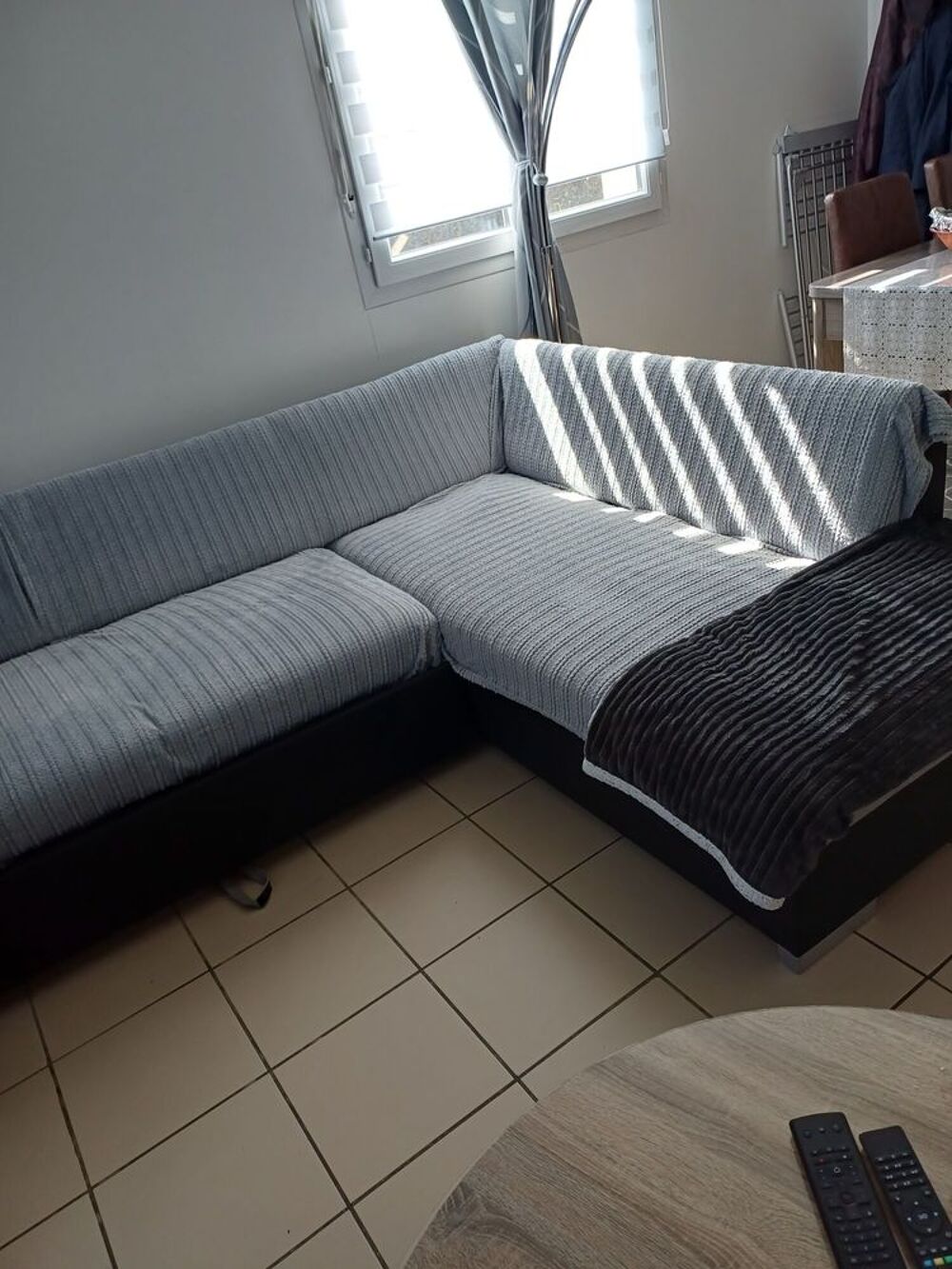 Canap&eacute; en U tr&egrave;s bon etat Meubles