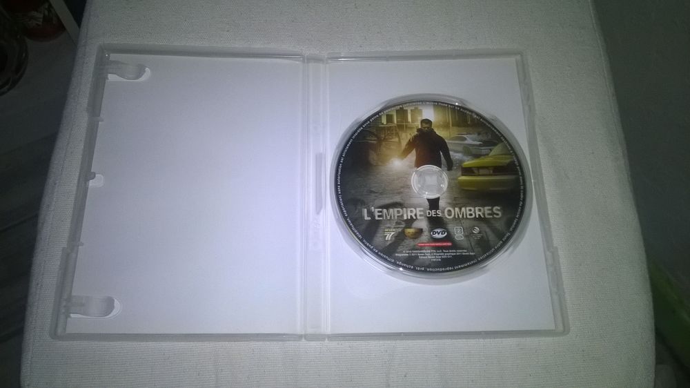 DVD L'Empire des ombres
2011
Excellent etat
Fran&ccedil;ais
Pou DVD et blu-ray