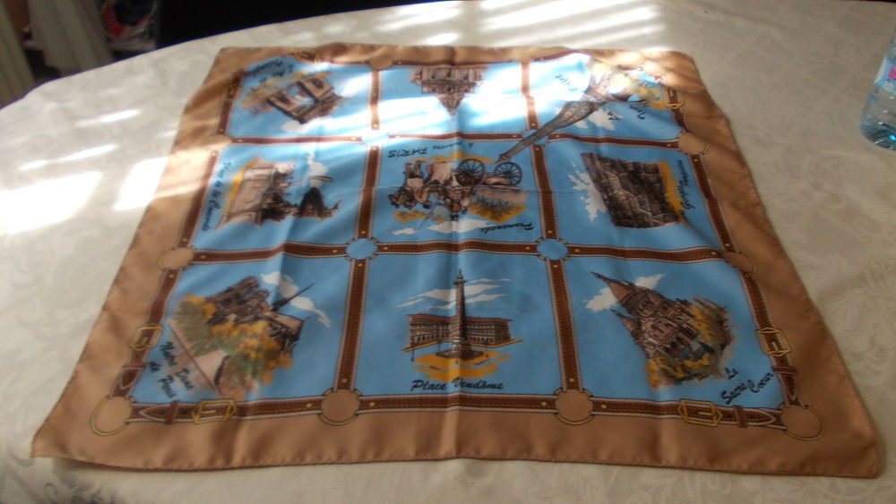 Foulard Paris vintage Vêtements
