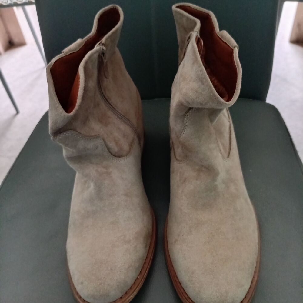 Boots femme en daim neuve jamais port&eacute;e Chaussures