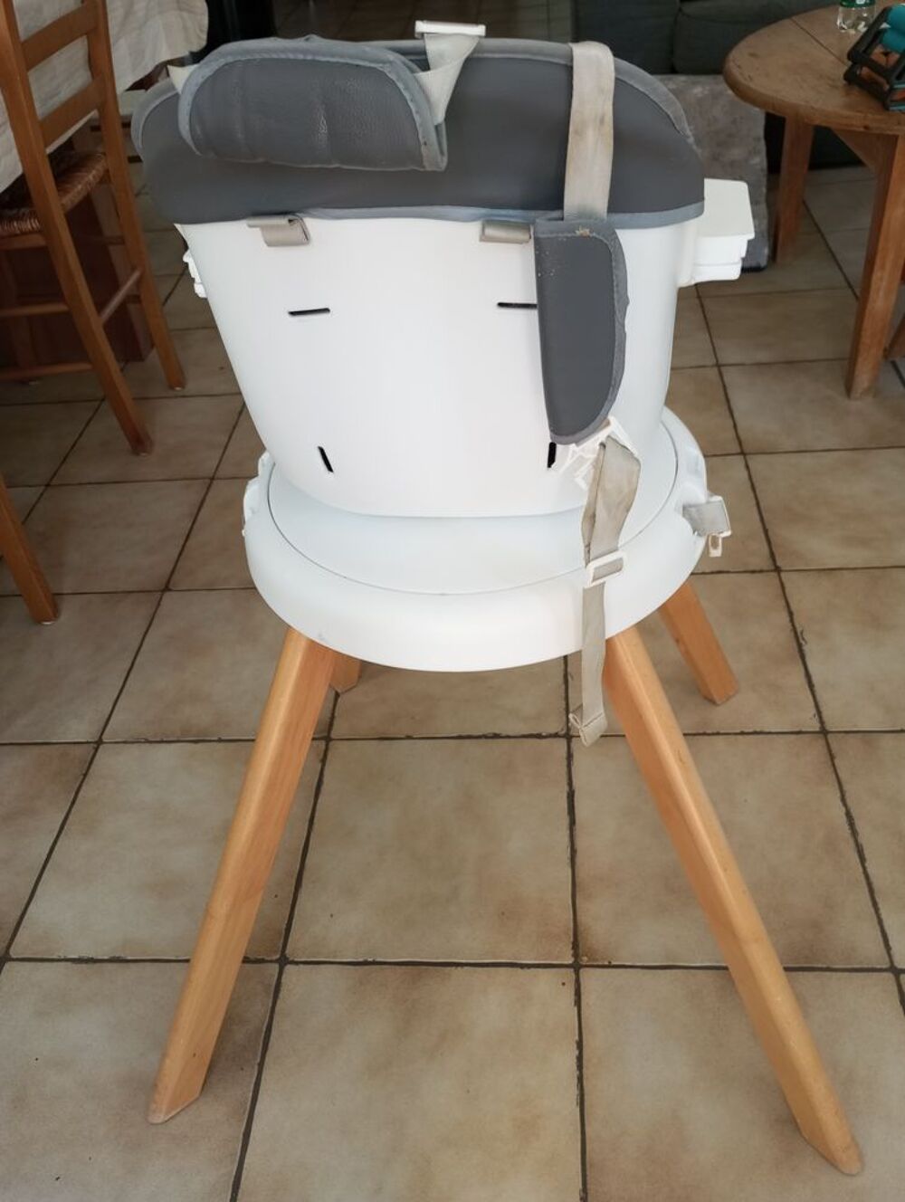 chaise haute b&eacute;b&eacute; Puériculture