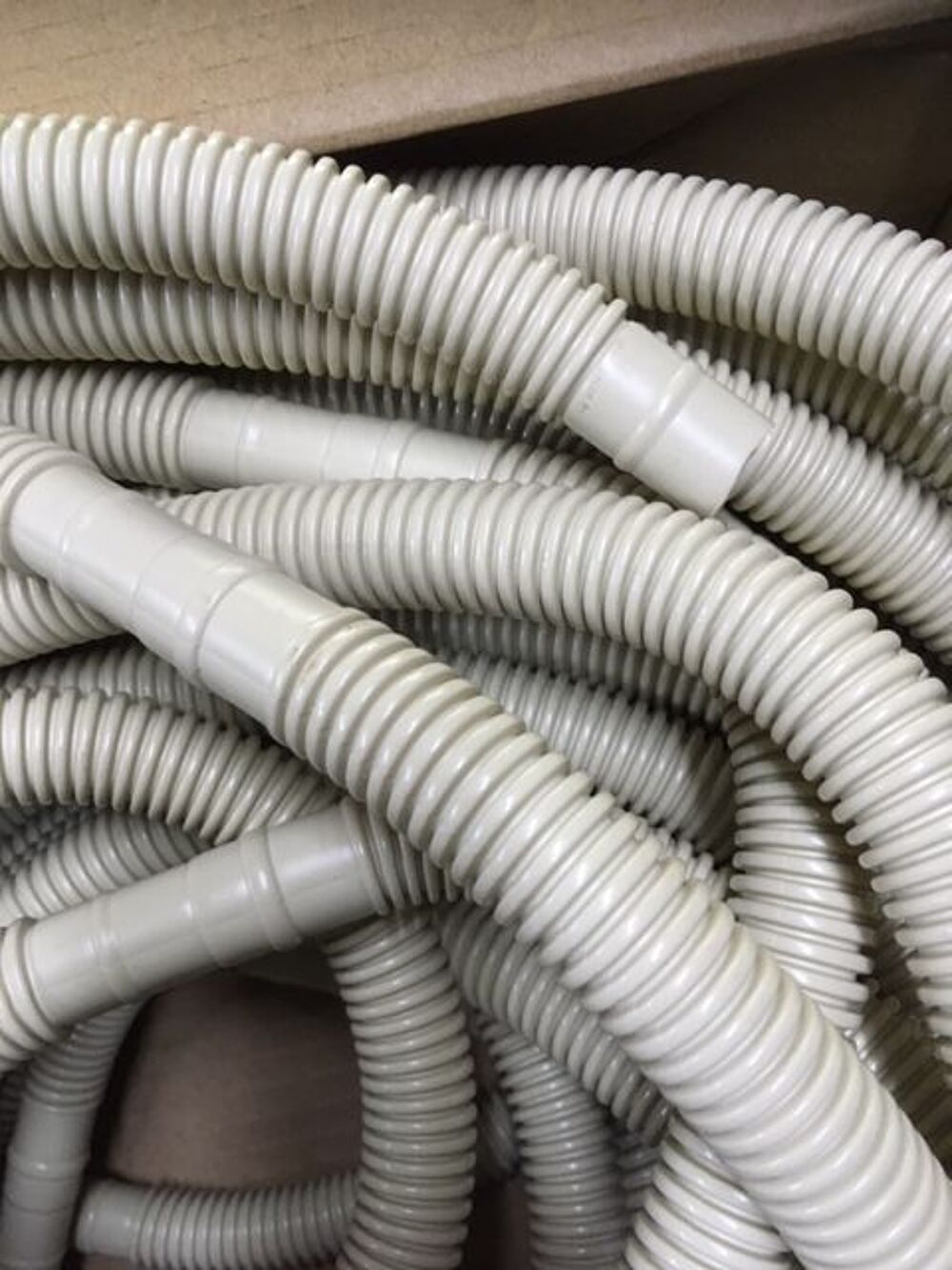 Tuyau souple spiral&eacute; pour &eacute;vacuation condensats climatiseurs Electroménager