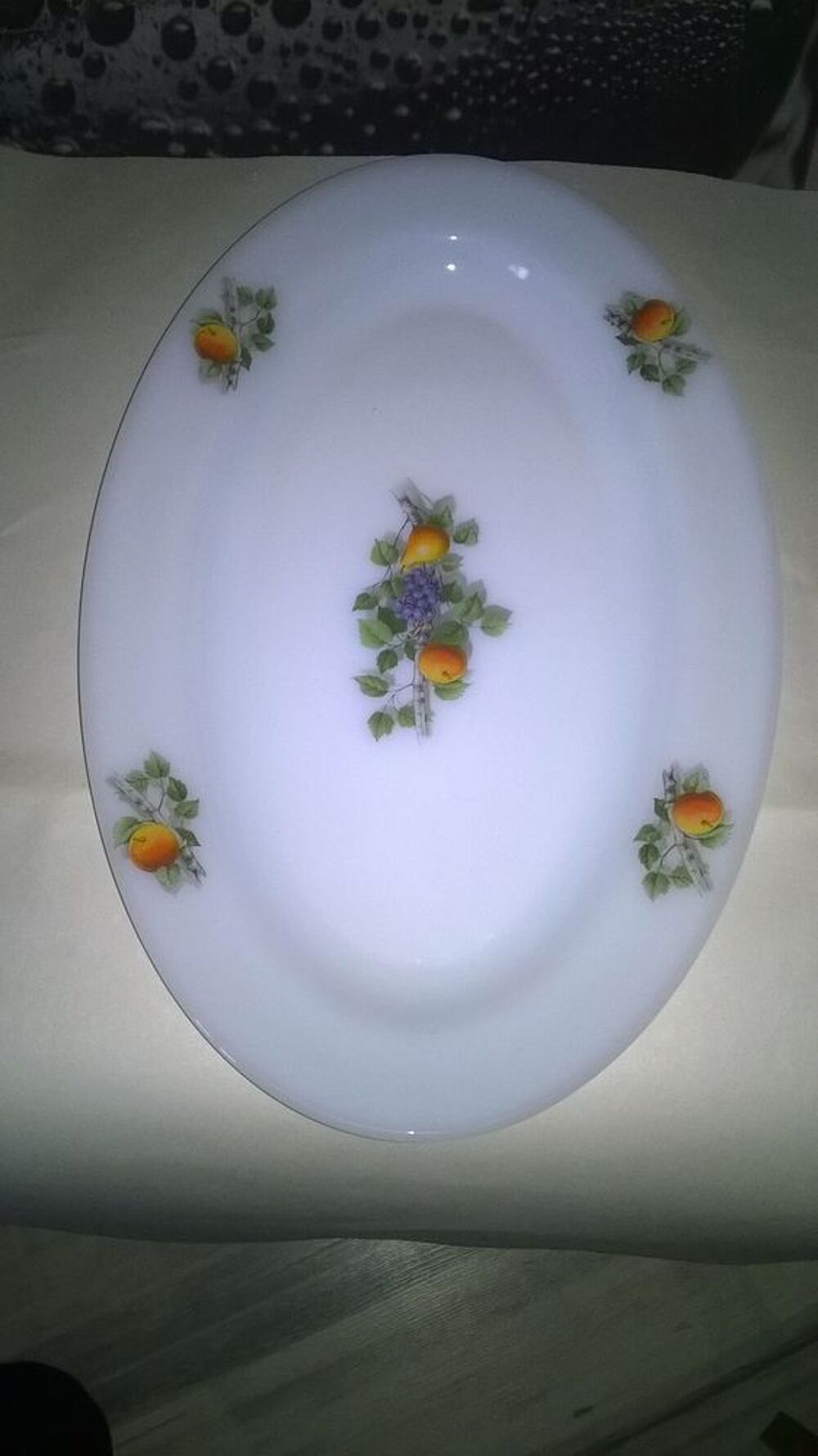 Plat service ovale 
Arcopal
1970
Quasi neuf
36 cm de lon Cuisine