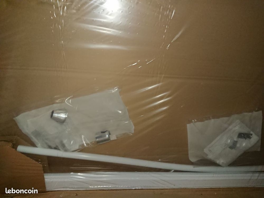 PAROI DE DOUCHE FIXE - REF LUNESH90-1D -VERRE SECURIT BLANC
Bricolage