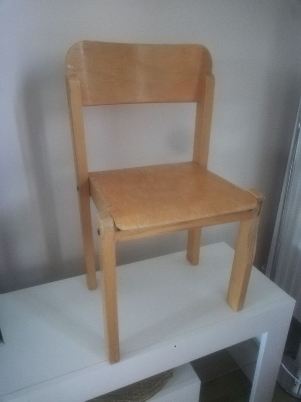 Petite chaise d'&eacute;colier, d'enfant en bois clair/ A r&eacute;nover Mobilier enfants
